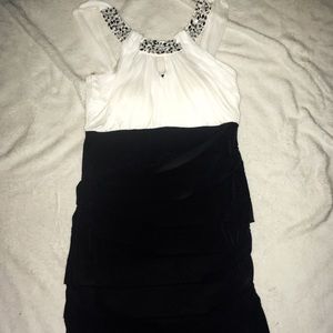 Absolutely gorgeous formal dress! Worn just once!